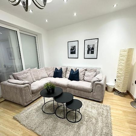 Relaxing Room In Spacious House Londra Dış mekan fotoğraf