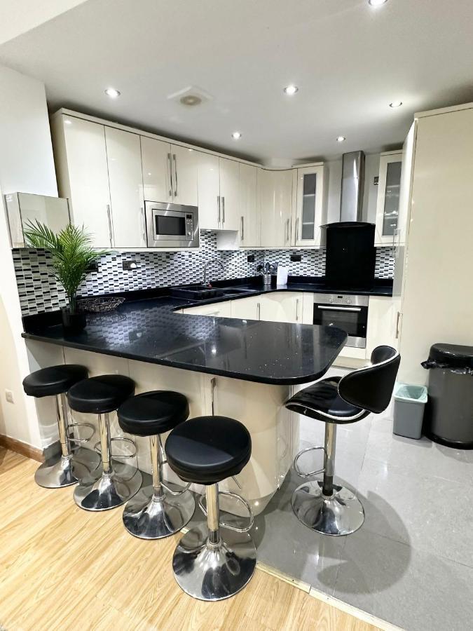 Relaxing Room In Spacious House Londra Dış mekan fotoğraf