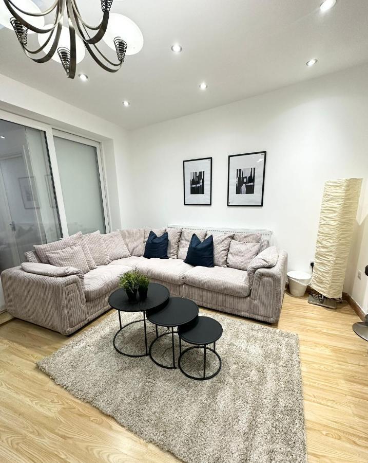 Relaxing Room In Spacious House Londra Dış mekan fotoğraf